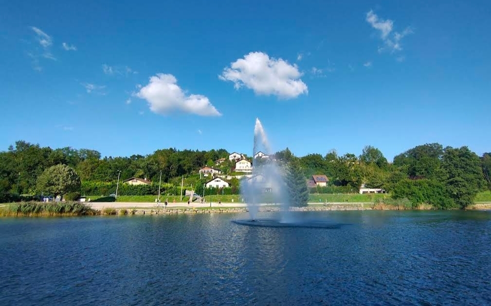 Le lac du Tornet et sa fontaine